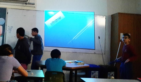 The children explained the class the uniqueness of the product