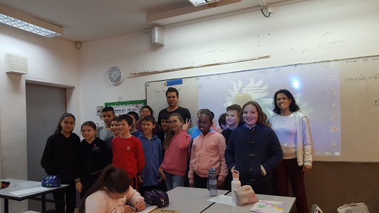 Fifth-graders meet with an entrepreneur Eyal Dessau