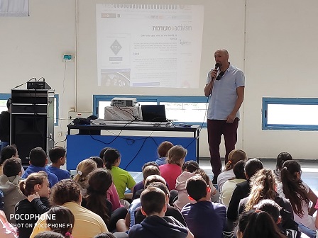 Meir Drilling at a lecture to school students