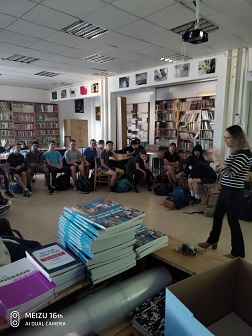 Lecture on patents for students at Israeli junior high school