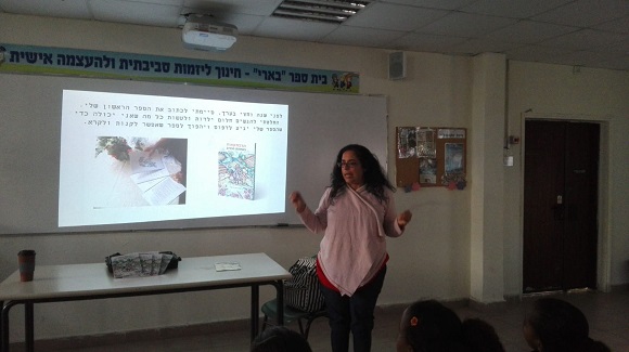 Maayan Kapach in a lecture on the book Adventures in the Cabbage Grove