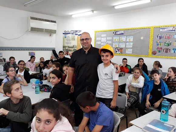 Shimon Abutbul guest entrepreneur at HaYovel School