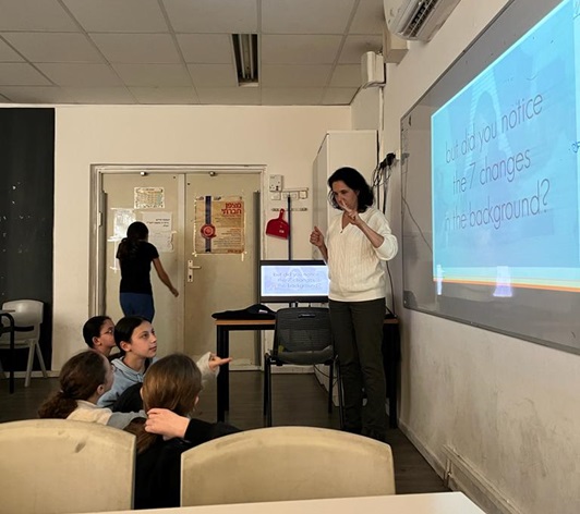 Galit Zamler as a guest lecturer at Bar-Lev school
