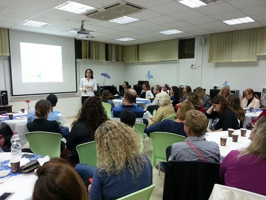 Galit Zamler talke to school parents during GEW2014