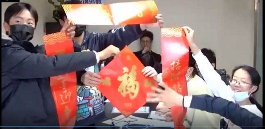 Students from China explain to students from Israel about the spring holiday of the new year