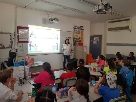 Galit Zamler in a lecture to school students