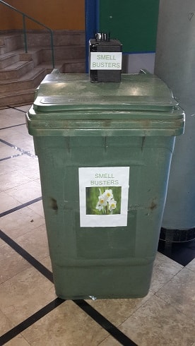 An air filter with the ability to extract the bad smells in the garbage can and emit a pleasant smell.