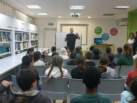 Yaniv Orbach at a lecture to children at school